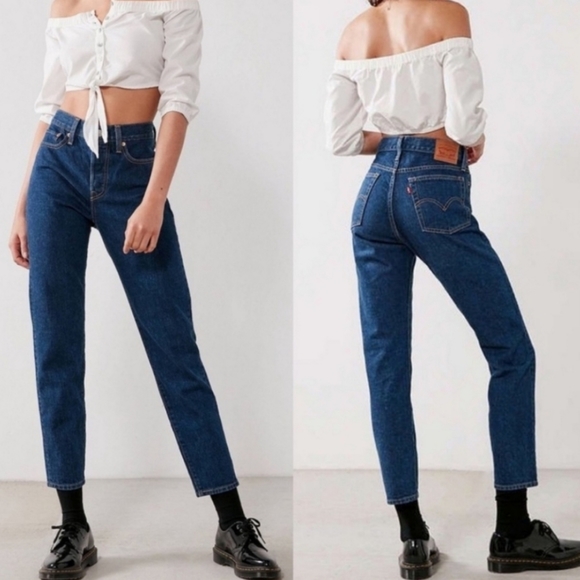 ARITZIA Levi's Wedgie High Rise Tapered Leg, Dark Wash, 27 NWTs - Picture 2 of 8